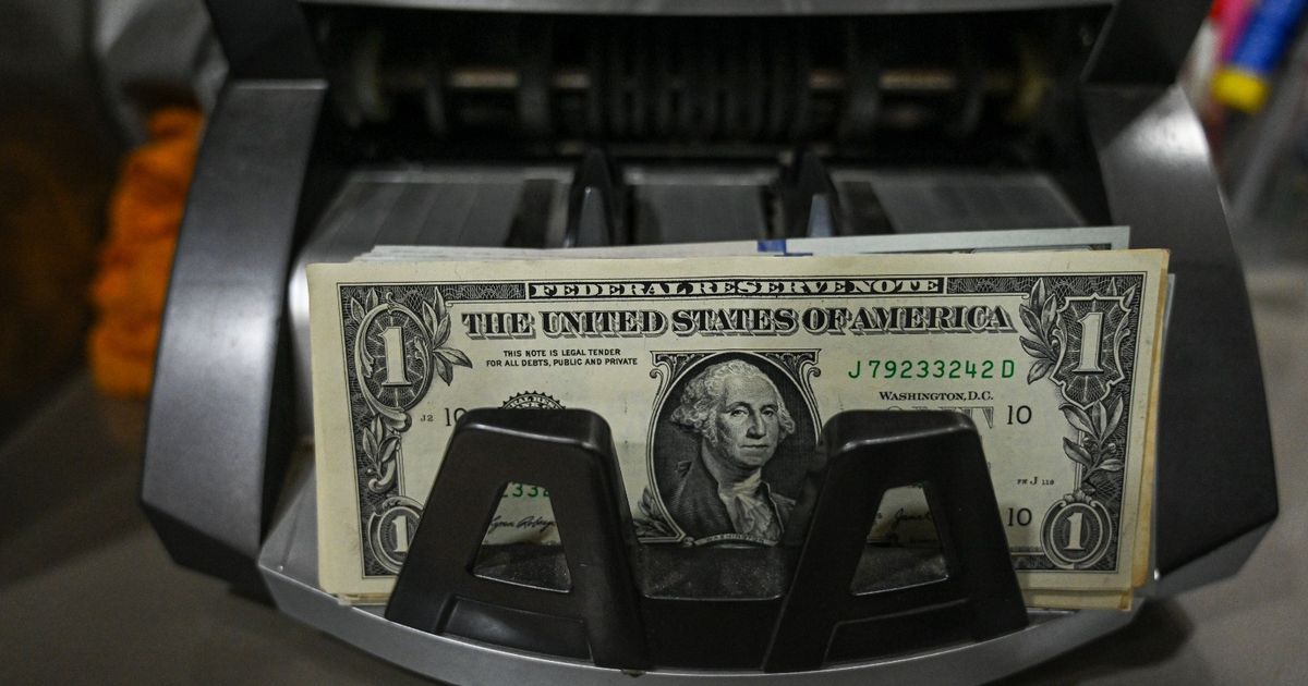 The strongest evidence still appeared that the dollar had not cracked