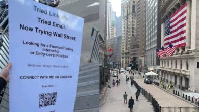 1000 job rejections … A young man was seen asking for a job on the street with a poster in New York. The method has become viral