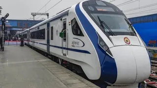 GRP fastened the security after the stone hurled on Bharat Express, with the preparation of the blueprint of suspects – GRP fastened the security after the stone looked at this Bharat Express