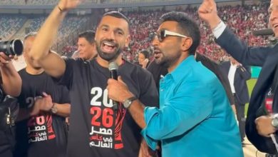 أحمد سعد مع محمد صلاح ولاعبي منتخب مصر يحتفلون بتأهل مصر لمونديال 2026
