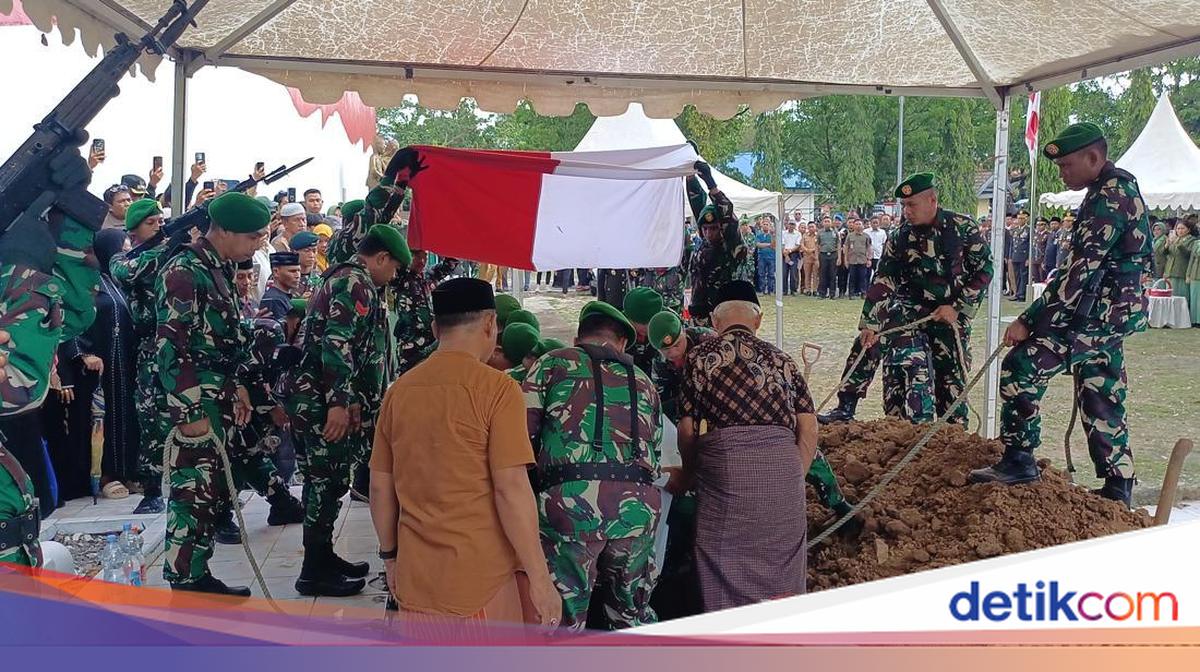 Lieutenant Fauzi gave a promotion