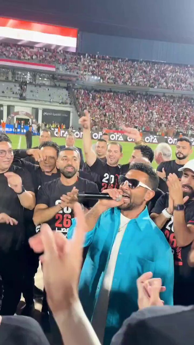 وسع وسع أحمد سعد يحيي أجواء ستاد القاهرة مع نجوم منتخب مصر، وسط تفاعل كبير، وظهور محمد صلاح في…