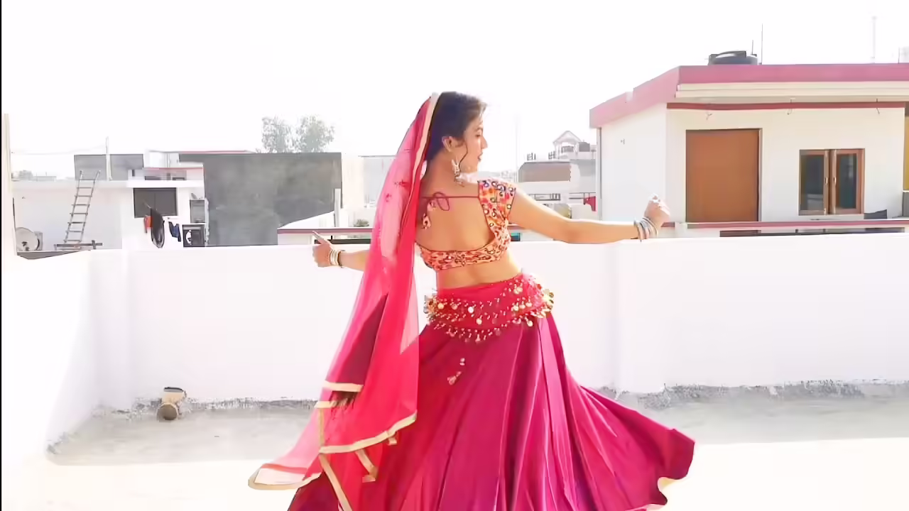 Village Girl carrying ghagra choli on ‘Billo Rani’ has shaken the internet, warm movements in viral video will beat the hearts of bachelors a mate