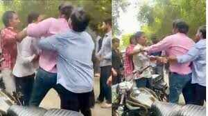 Two groups of students clashed outside the college … Fel struggle, video became viral