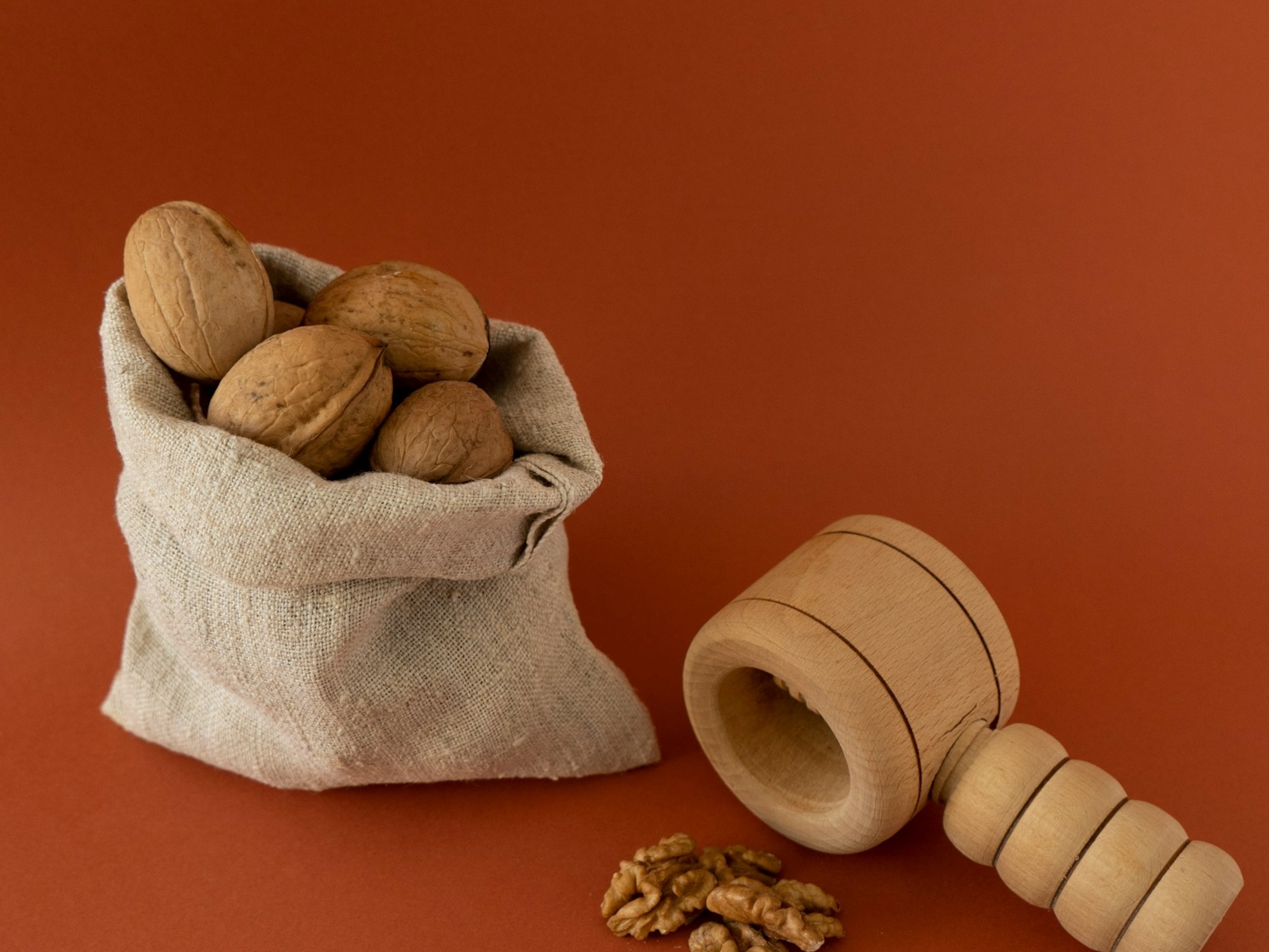 Eat walnuts, a treasure of health!