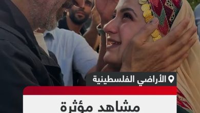 دموع وقبلات وعناق.. لقطات مؤثرة من لحظات لقاء الأسرى الفلسطينيين المحررين مع عائلاتهم بعد…