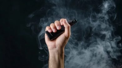 «لعنة كوفيد» تطاردهم.. خبير محذراً المدخنين: صحتكم في خطر
