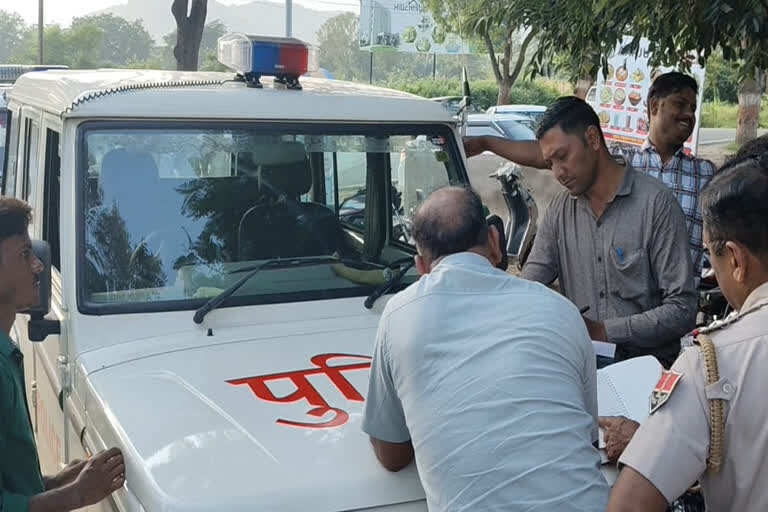 In Dausa there was a fight between the brothers after the liquor party, the older brother killed the younger brother with an ax.