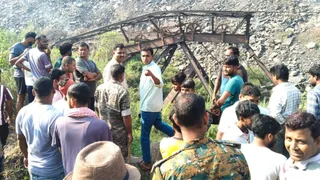 Dhanbad News: A major accident occurred while cutting the branch structure, one person was killed; Two injured -Dhanbad accident one death two injured while cutting the Ropeway structure