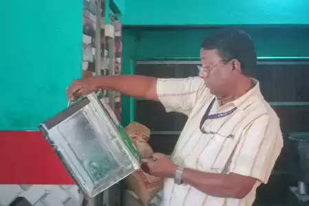 Before Diwali, hotels and shops were attacked in Nawada, forged food items were destroyed.