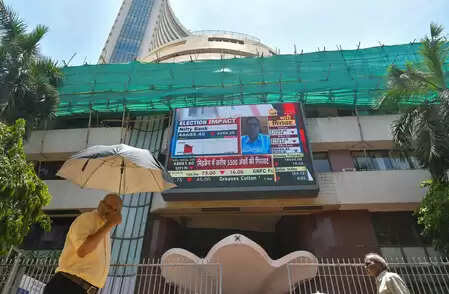 The Indian stock market has closed in red, government bank shares have fallen