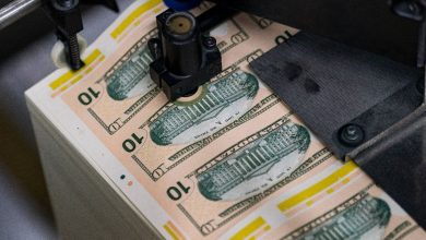 The dollar hits its highest level since August amid increasing trading tension