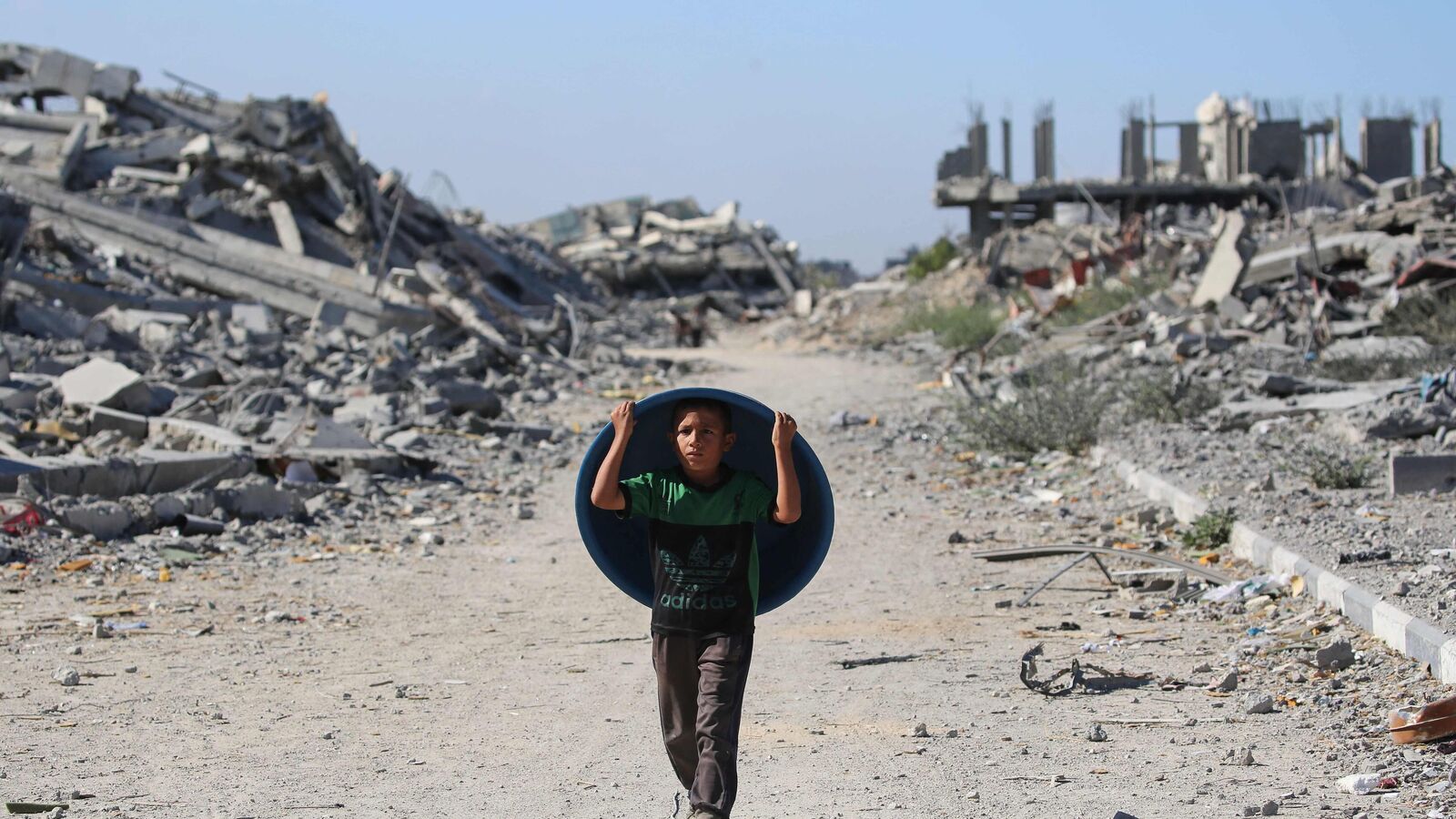 Fighter flames in Gaza like Donald Trump says “the war is over”