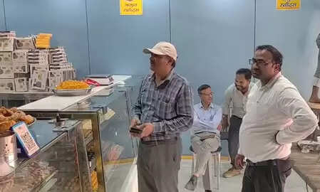 The food division overtaken many stores in Farpresshabad, checked the quality of the sweets