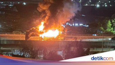 Bus burns on North Jakarta Toll Road, Brandbrand
