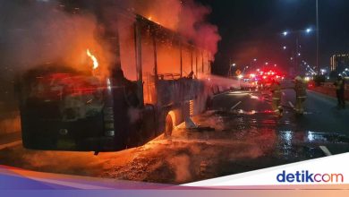 Bus burns in North Jakarta caused by fire that appears in the engine, losses reach IDR 2 billion