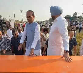 Union Minister Shivraj Singh Chauhan told the farmers about the disadvantages of burning stubble, they learned the lesson of management.