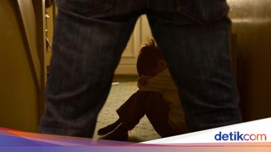 Obscene Middle School Teacher’s behavior, students attacked during extracurricular activities