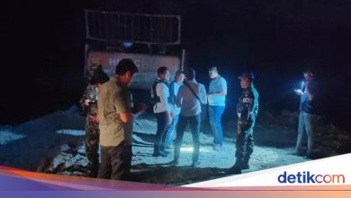 Police raid illegally excavated c -mine in riau, arrest heavy equipment operator