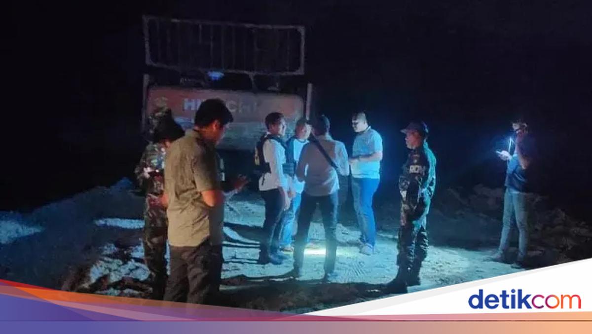 Police raid illegally excavated c -mine in riau, arrest heavy equipment operator