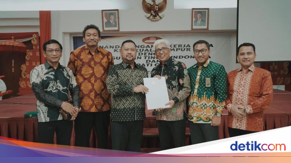 Gresik Regent’s attempts to save PMI children from a generation without identity