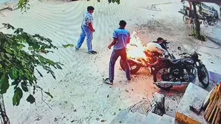 Unique case of extortion: One lakh claimed by shooting two bikes with bullets, the miscreant said – it’s just a trailer – blackmail bikes that asked 1 lakh in Bihar