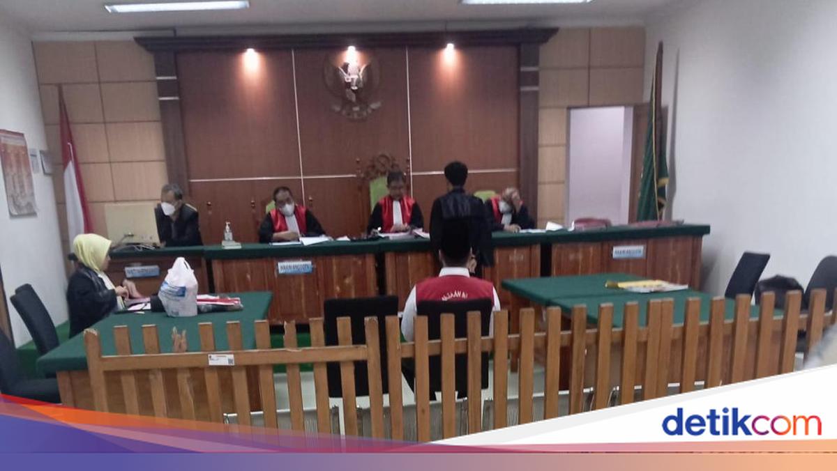 Two students in Banten are charged with the vandalization of the Ciceri Serang Traffic Post