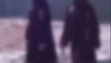 فتاتان مسلحتان تثيران الجدل في بيشة