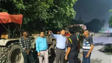 Action against illegal garbage throwers in Greater Noida, four tractor trolls seized, fine of Rs 2 Lakh