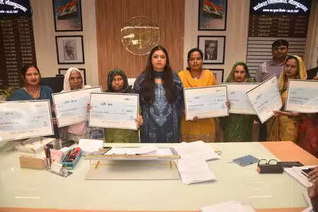 Gift to Ujjwala beneficiaries on Diwali, 1.86 crore families benefited from the gas subsidy of Rs 1,500 crore.