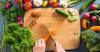 10 أطعمة تقوي المناعة عند بدء انخفاض الحرارة