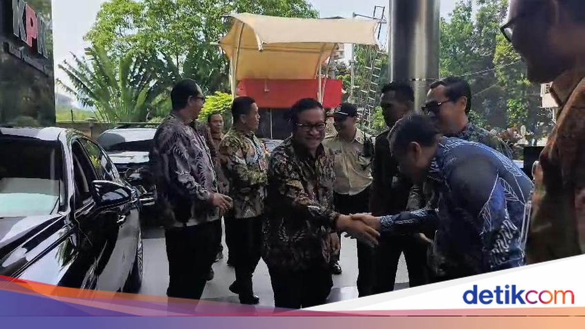 KPK’s brief to Pramono on plans to demolish stuck monorail poles