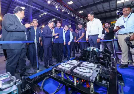 India’s first electric truck launched in Pune, CM Fadnavis told the benefits