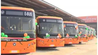 Electric city bus operations remain at a standstill throughout the day in Lucknow, drivers protest pay cut – lucknow electric bus strike drivers protest pay cut disrupts services