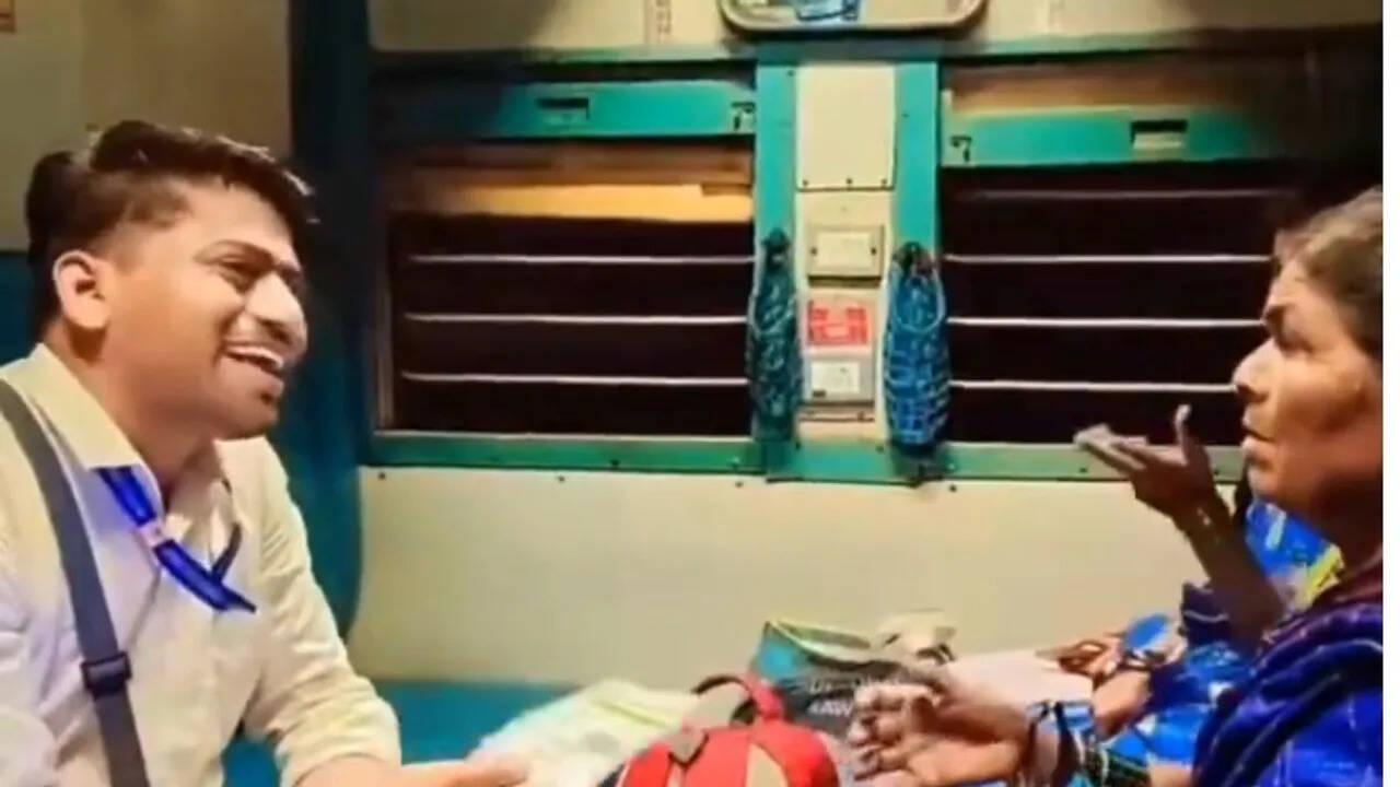 Grandma started showing Aadhar card… TTE also smiled, this heart touching video went viral on internet