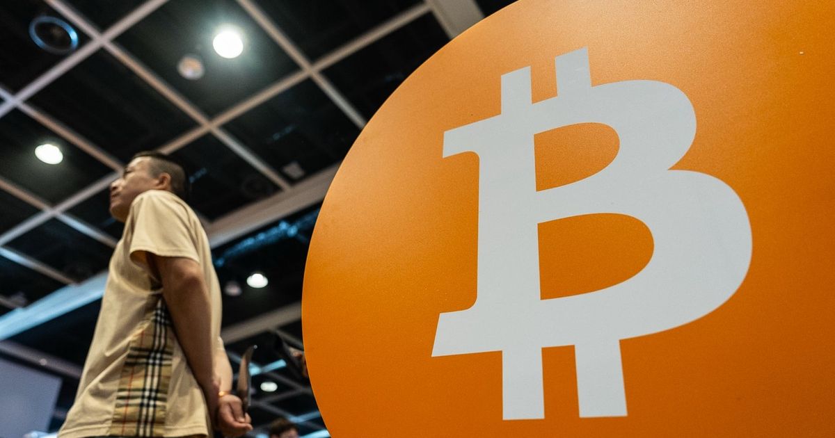 Bitcoin is struggling to regain momentum after a historic crash