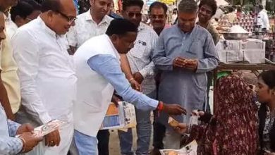 Madhya Pradesh: MLA and BJP leader bought from pavement traders, urges Swadeshi