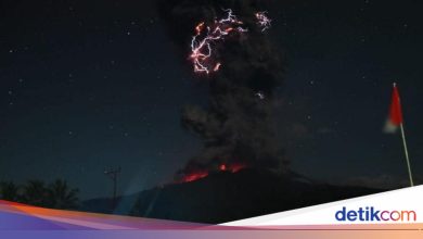 Mount Semeru erupts, eruption column height reaches 300 meters