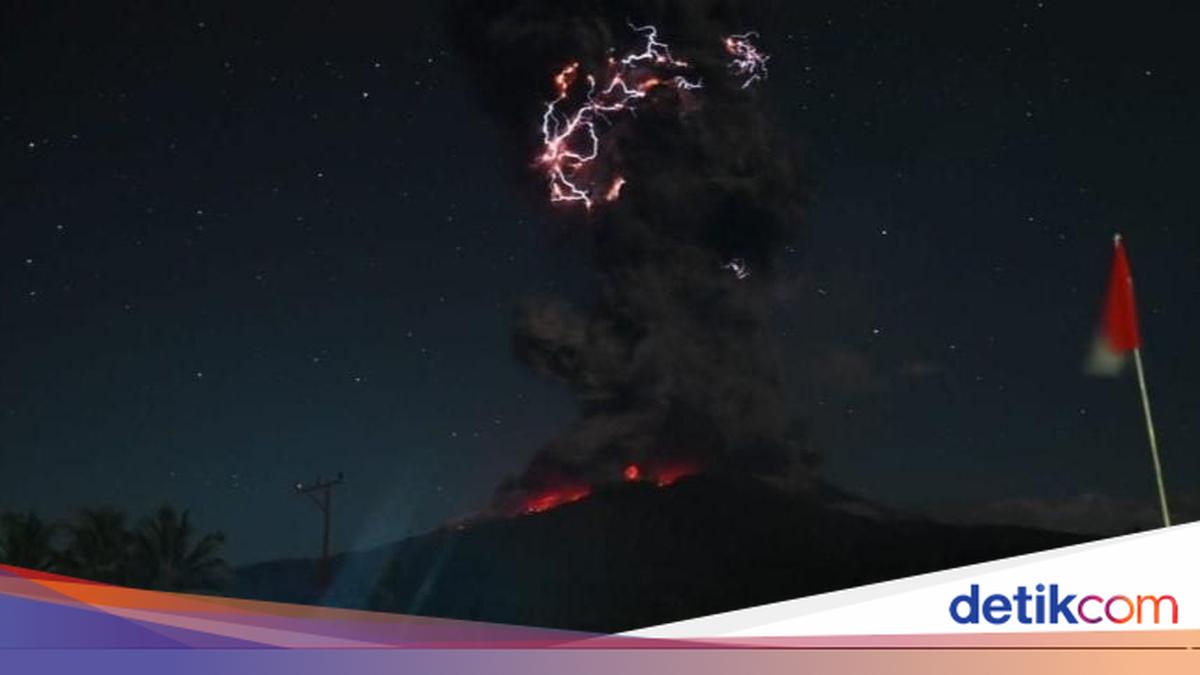 Mount Semeru erupts, eruption column height reaches 300 meters