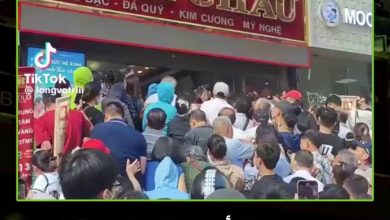 سعر الذهب يرتفع بشكل قياسي ليصل إلى 4300 دولار أمريكي للأونصة ما دفع العديد لشراء الذهب في…
