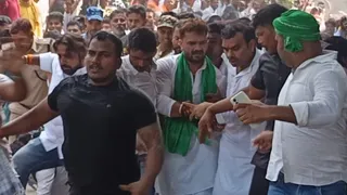 Khesari Lal Yadav nomination rally thieves target participants steal phones and chains