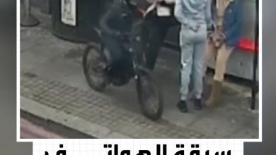 نشّالون على دراجات يسرقون الهواتف وتجار يجمعون المسروقات ومهربون ينقلونها إلى الصين وهونغ…