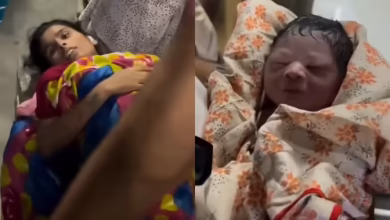 The woman was suffering from labor pains on the platform, an unknown person did the delivery by making a video call to the doctor.