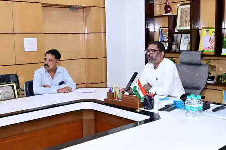 The first tiger safari started in Latehar, Jharkhand, CM Soren held a meeting with officials.