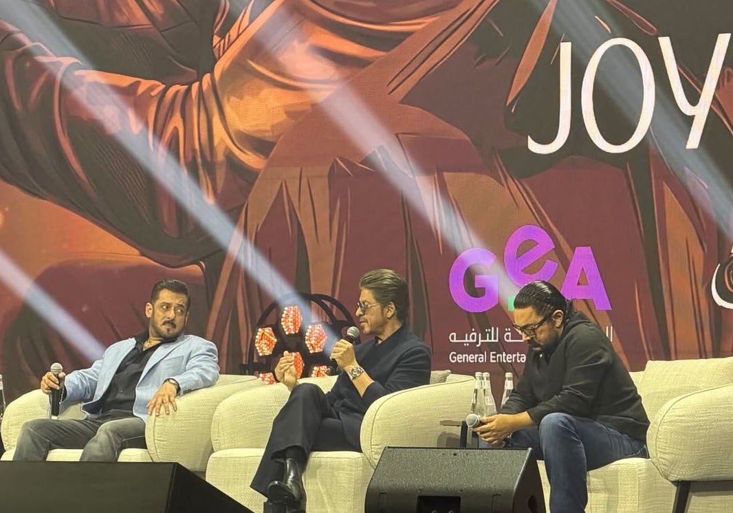 النجوم شاروخان و سلمان خان و عامر خان يلتقون في منتدى 2025 ب الرياض.. حديث فني شيّق عن مستقبل…
