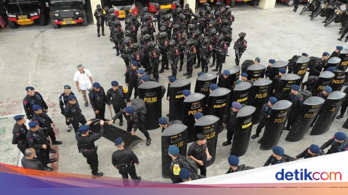 Brimob Polda Metro keeps call ready