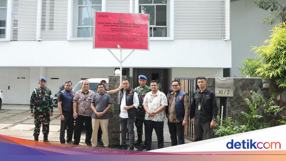 The Office of the Attorney General confiscates Riza Chalid’s luxury home again, this time in South Jakarta