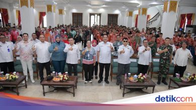 Opening the Sholeh Bustanul Athfal Children’s Festival, here is Walkot Agustina’s message