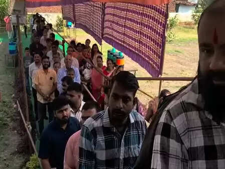Long line of devotees formed in Kuber temple of Mandsaur on Dhanteras, special puja organized