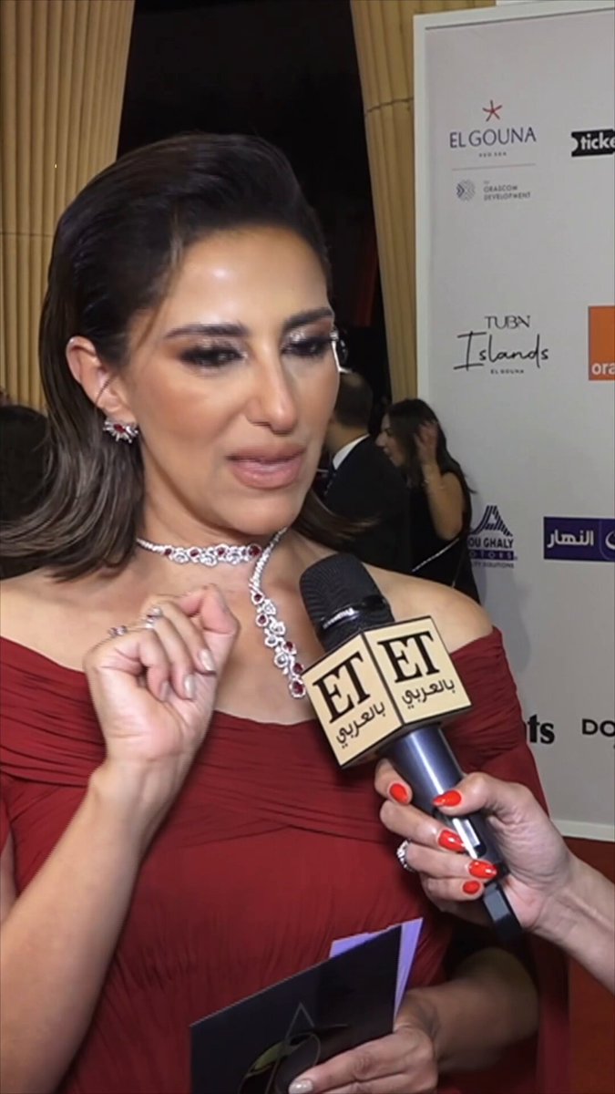 “اللي ضايقني بعض الناس اللي ماسكة موبايلات عايزة تلقط صورة علشان تزود reach .. حنان مطاوع ترد…